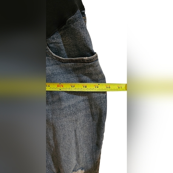 Old Navy - Maternity 'Boyfriend' Ripped Stretch Jeans​​​ - Picture 6 of 8